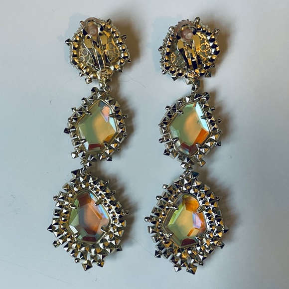 Kendra Scott “Aria” clip on earrings. - Picture 3 of 4